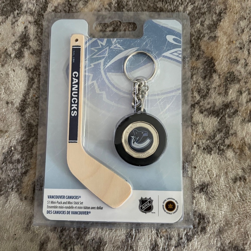 Vancouver Canucks Royal Canadian Mint 2009 $1 Mini-Puck and Mini-Stick Set New